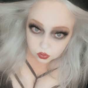 official queen of cringe tiktok vampire cosplay Lucrecea